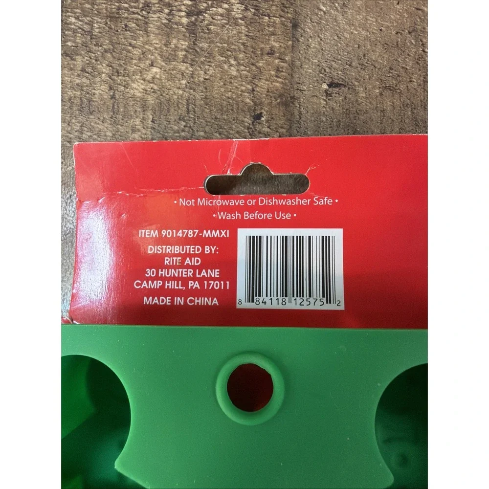 Green Silicone Gingerbread Man Baking Mold Cake Brownies Candy Holiday Bakeware